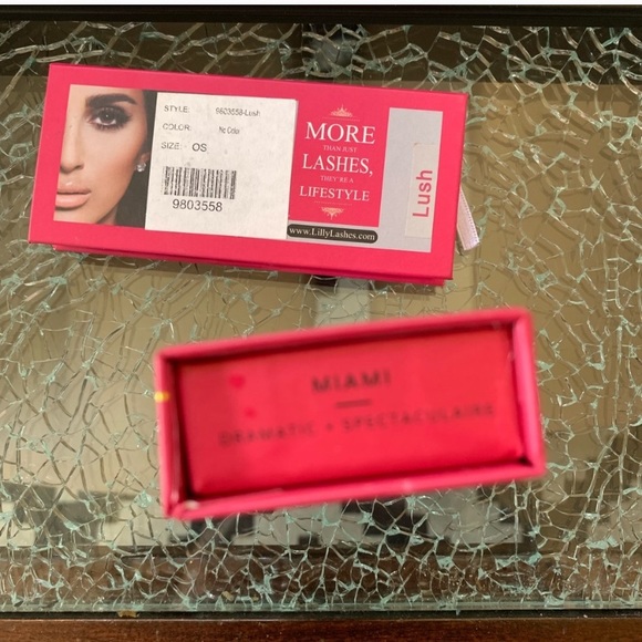 2 PACKS of LILLY LASHES - LUSH & MIAMI - Picture 7 of 8